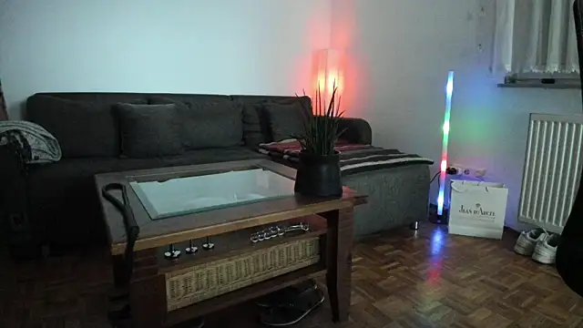 Snapshot of molicaremolicare chatting on 11-26-25, 01:01 molicaremolicare online show from 11-26-25, 01:01