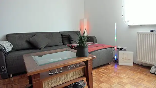 Snapshot of molicaremolicare chatting on 11-28-25, 02:20 molicaremolicare online show from 11-28-25, 02:20