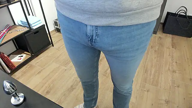 Snapshot of molicaremolicare chatting on 02-11-26, 05:29 molicaremolicare online show from 02-11-26, 05:29