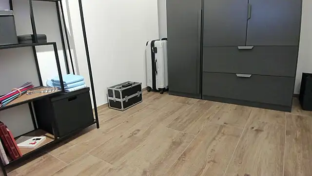 Snapshot of molicaremolicare chatting on 02-12-26, 05:35 molicaremolicare online show from 02-12-26, 05:35