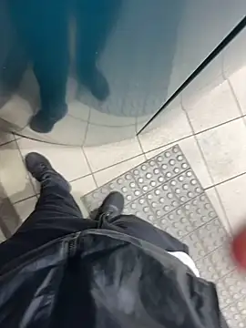 Snapshot of YARASERO-kun chatting on 02-12-25, 09:10 YARASERO-kun online show from 02-12-25, 09:10