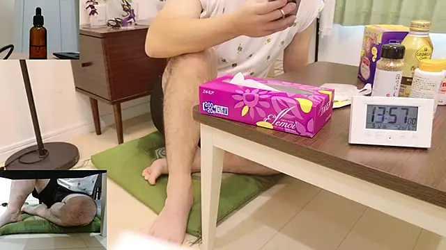 Snapshot of YARASERO-kun chatting on 09-12-25, 04:56 YARASERO-kun online show from 09-12-25, 04:56