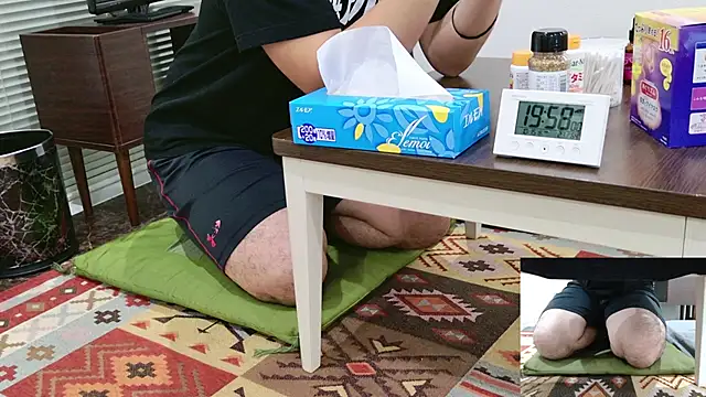 Snapshot of YARASERO-kun chatting on 10-15-25, 10:59 YARASERO-kun online show from 10-15-25, 10:59