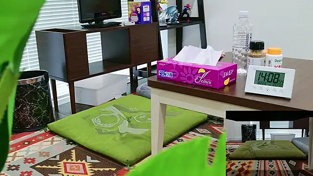 Snapshot of YARASERO-kun chatting on 10-29-25, 05:10 YARASERO-kun online show from 10-29-25, 05:10