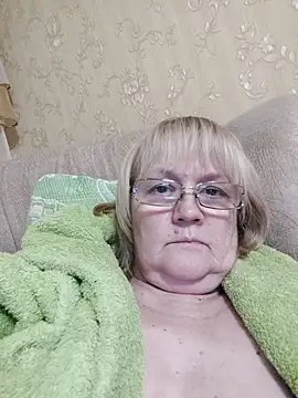 Snapshot of Violet5364 chatting on 12-21-25, 08:27 Violet5364 online show from 12-21-25, 08:27