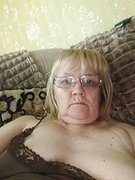 Snapshot of Violet5364 chatting on 06-19-26, 03:49 Violet5364 online show from 06-19-26, 03:49