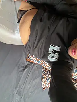 Snapshot of yaxxx03 chatting on 11-02-25, 12:51 yaxxx03 online show from 11-02-25, 12:51