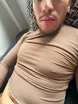 Snapshot of yaxxx03 chatting on 11-09-25, 12:25 yaxxx03 online show from 11-09-25, 12:25