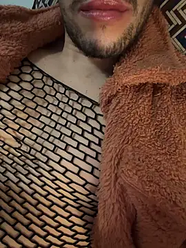 Snapshot of yaxxx03 chatting on 11-25-25, 07:36 yaxxx03 online show from 11-25-25, 07:36