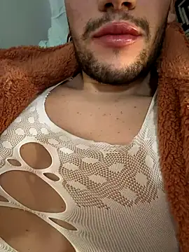 Snapshot of yaxxx03 chatting on 11-26-25, 07:37 yaxxx03 online show from 11-26-25, 07:37