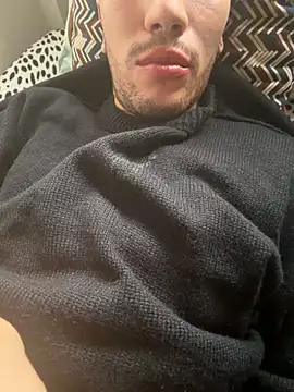 Snapshot of yaxxx03 chatting on 11-30-25, 01:04 yaxxx03 online show from 11-30-25, 01:04