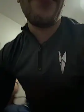 Snapshot of yaxxx03 chatting on 12-15-25, 07:18 yaxxx03 online show from 12-15-25, 07:18