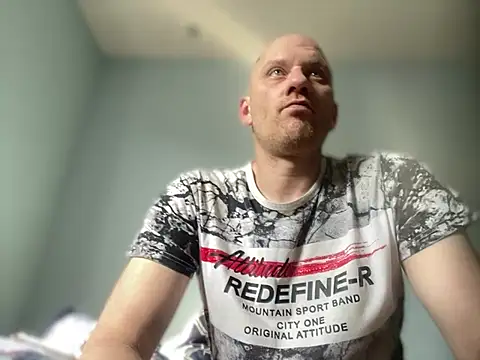 Krzysiekg123 online show from 02-19-25, 09:17