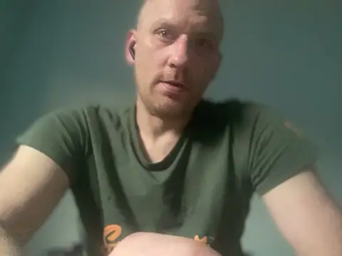 Krzysiekg123 online show from 02-22-25, 05:55