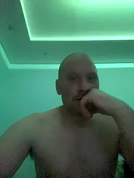 Snapshot of Krzysiekg123 chatting on 12-15-25, 09:52 Krzysiekg123 online show from 12-15-25, 09:52