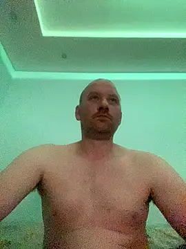 Snapshot of Krzysiekg123 chatting on 12-17-25, 07:42 Krzysiekg123 online show from 12-17-25, 07:42