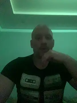 Snapshot of Krzysiekg123 chatting on 12-19-25, 07:21 Krzysiekg123 online show from 12-19-25, 07:21