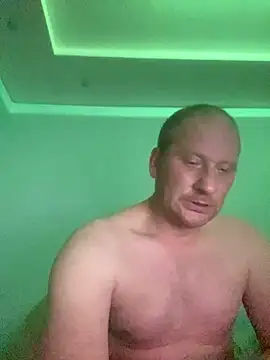 Snapshot of Krzysiekg123 chatting on 01-17-26, 04:06 Krzysiekg123 online show from 01-17-26, 04:06