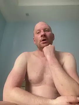 Snapshot of Krzysiekg123 chatting on 02-14-26, 09:17 Krzysiekg123 online show from 02-14-26, 09:17