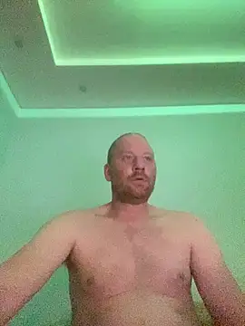 Snapshot of Krzysiekg123 chatting on 02-20-26, 10:54 Krzysiekg123 online show from 02-20-26, 10:54