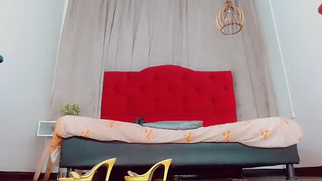 Snapshot of katha_Crawford chatting on 10-22-25, 07:02 katha Crawford online show from 10-22-25, 07:02