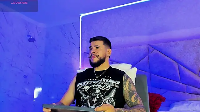 DickGriffith  online show from 12-04-25, 01:42