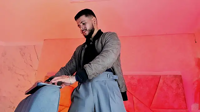 Snapshot of DickGriffith_ chatting on 02-14-26, 11:40 DickGriffith online show from 02-14-26, 11:40