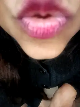 Snapshot of Mannat-222 chatting on 12-14-25, 03:01 Mannat-222 online show from 12-14-25, 03:01