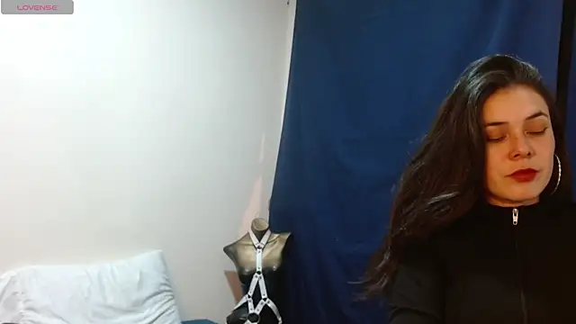 Snapshot of SamanthaGreen- chatting on 03-18-25, 04:15 SamanthaGreen- online show from 03-18-25, 04:15