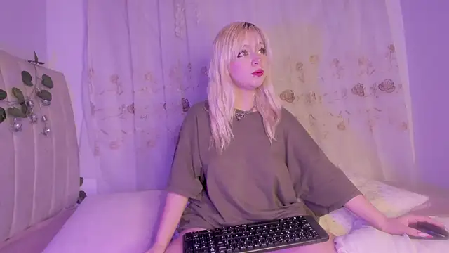 Snapshot of purplelilith3 chatting on 09-28-25, 10:20 purplelilith3 online show from 09-28-25, 10:20