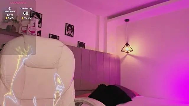 Miller Vanessa  online show from 10-14-25, 08:42