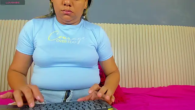 Aida-nicolle online show from 03-17-25, 09:44