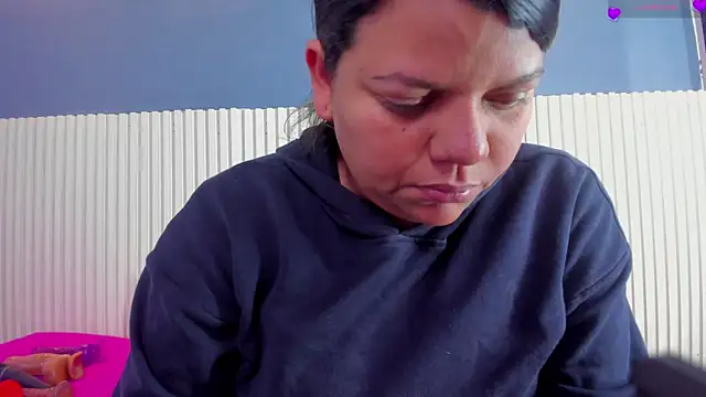 Aida-nicolle online show from 11-29-25, 09:56