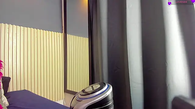 Aida-nicolle online show from 11-30-25, 11:36