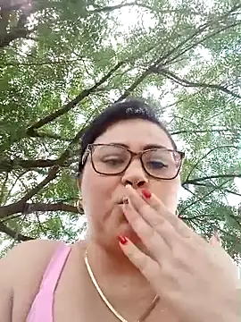 Snapshot of promiscuous-indecent-momm chatting on 02-12-25, 04:55 promiscuous-indecent-momm online show from 02-12-25, 04:55