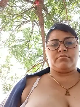 Snapshot of promiscuous-indecent-momm chatting on 02-14-25, 04:41 promiscuous-indecent-momm online show from 02-14-25, 04:41