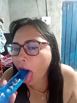 Snapshot of promiscuous-indecent-momm chatting on 02-15-25, 04:56 promiscuous-indecent-momm online show from 02-15-25, 04:56
