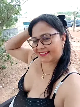 Snapshot of promiscuous-indecent-momm chatting on 02-18-25, 10:25 promiscuous-indecent-momm online show from 02-18-25, 10:25
