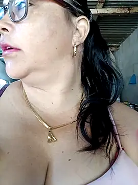 Snapshot of promiscuous-indecent-momm chatting on 02-21-25, 01:44 promiscuous-indecent-momm online show from 02-21-25, 01:44