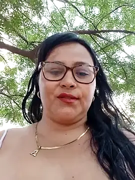 Snapshot of promiscuous-indecent-momm chatting on 02-27-25, 10:31 promiscuous-indecent-momm online show from 02-27-25, 10:31