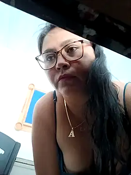 Snapshot of promiscuous-indecent-momm chatting on 03-03-25, 04:03 promiscuous-indecent-momm online show from 03-03-25, 04:03