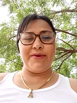 Snapshot of promiscuous-indecent-momm chatting on 03-05-25, 06:34 promiscuous-indecent-momm online show from 03-05-25, 06:34
