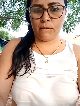 Snapshot of promiscuous-indecent-momm chatting on 03-05-25, 09:37 promiscuous-indecent-momm online show from 03-05-25, 09:37