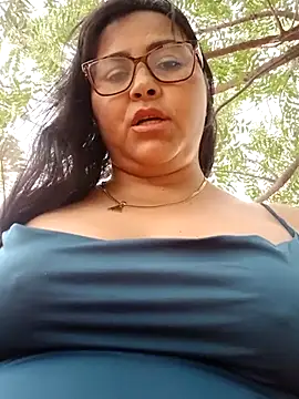 Snapshot of promiscuous-indecent-momm chatting on 03-07-25, 10:21 promiscuous-indecent-momm online show from 03-07-25, 10:21