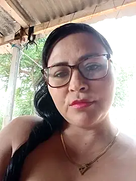 Snapshot of promiscuous-indecent-momm chatting on 03-08-25, 02:19 promiscuous-indecent-momm online show from 03-08-25, 02:19