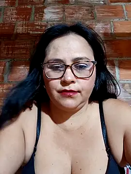 Snapshot of promiscuous-indecent-momm chatting on 09-08-25, 04:17 promiscuous-indecent-momm online show from 09-08-25, 04:17