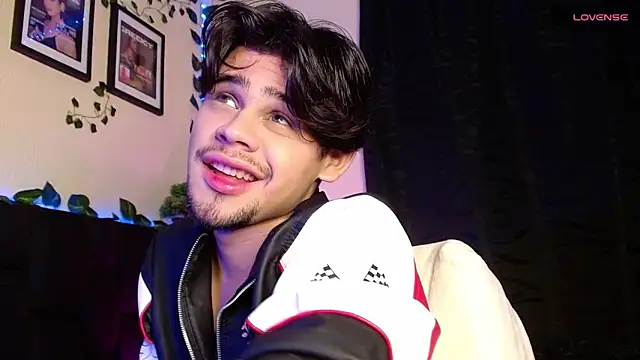 isaac-saenz online show from 02-17-25, 07:42