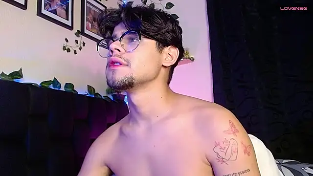 isaac-saenz online show from 02-18-25, 09:42