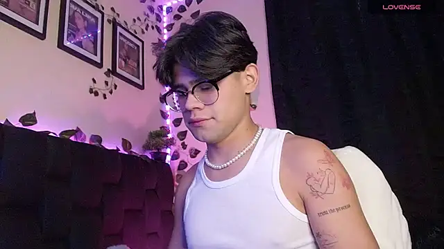 isaac-saenz online show from 02-25-25, 08:09