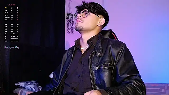 isaac-saenz online show from 10-28-25, 09:17